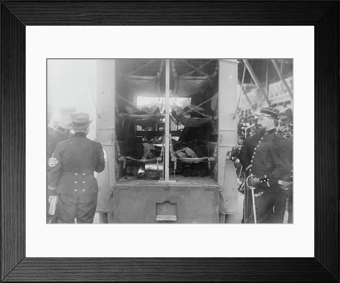Framed Print : French Army Ambulance, between c1914 and c1915. Creator: Bain News Service Framed Print : French Army Ambulance, between c1914 and c1915. Creator: Bain News Service