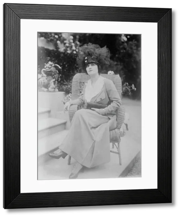 Framed Print : Baroness de Guestre, between c1910 and c1915. Creator: Bain News Service Framed Print : Baroness de Guestre, between c1910 and c1915. Creator: Bain News Service
