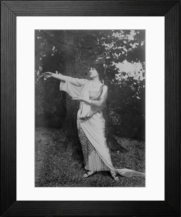 Framed Print : Baroness de Guestre, between c1910 and c1915. Creator: Bain News Service Framed Print : Baroness de Guestre, between c1910 and c1915. Creator: Bain News Service