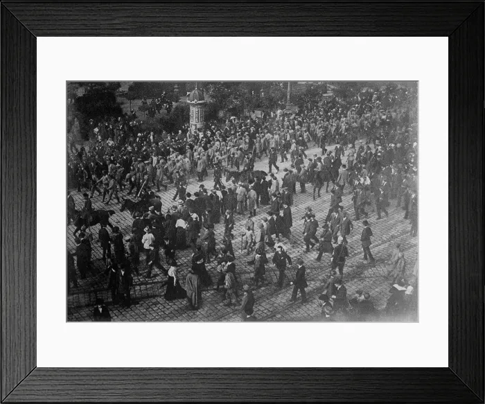 Framed Print : Russian prisoners in Lemberg, 1915. Creator: Bain News Service Framed Print : Russian prisoners in Lemberg, 1915. Creator: Bain News Service