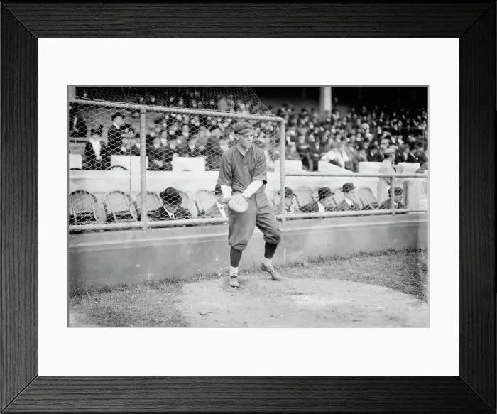 Framed Print : Earl Blackburn, Cincinnati NL (baseball), 1913. Creator: Bain News Service Framed Print : Earl Blackburn, Cincinnati NL (baseball), 1913. Creator: Bain News Service