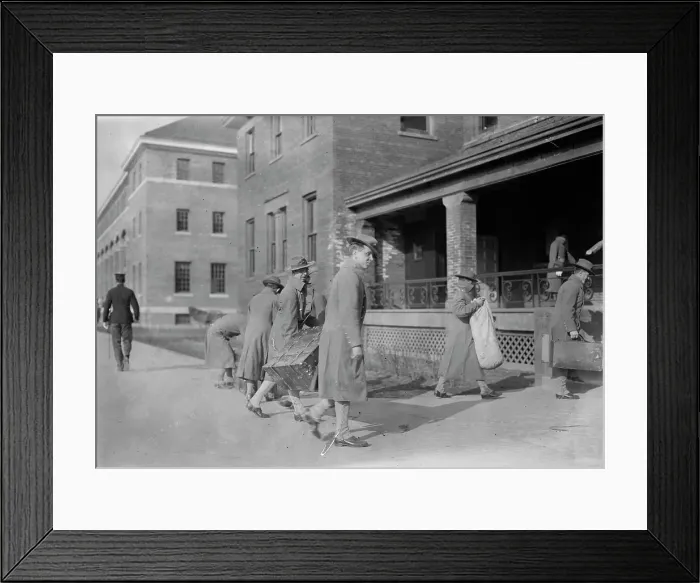 Framed Print : Marines, League Isl. between c1910 and c1915. Creator: Bain News Service Framed Print : Marines, League Isl. between c1910 and c1915. Creator: Bain News Service