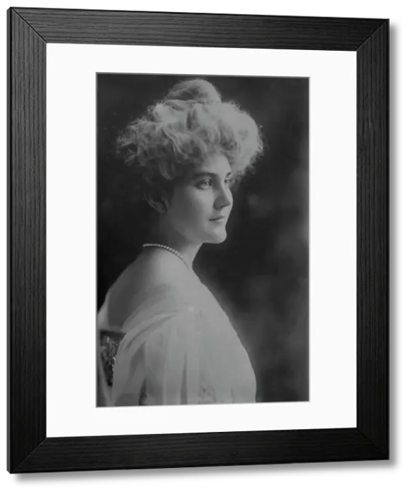 Framed Print : Bessie Yoakum, Mrs. F.R. Larkin, between c1910 and c1915. Creator: Bain News Service Framed Print : Bessie Yoakum, Mrs. F.R. Larkin, between c1910 and c1915. Creator: Bain News Service