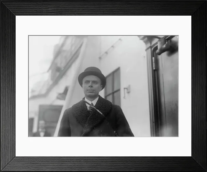 Framed Print : George Grossmith, 1913. Creator: Bain News Service Framed Print : George Grossmith, 1913. Creator: Bain News Service