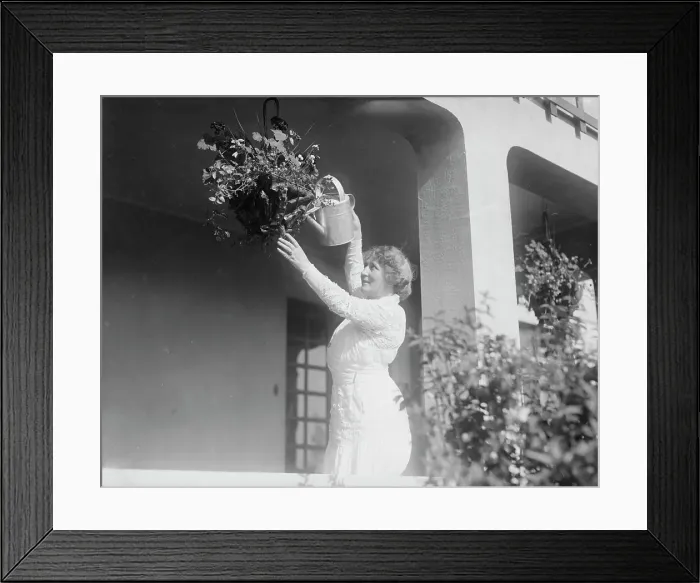 Framed Print : Mme. Gadski, Bay Shore, 1915. Creator: Bain News Service Framed Print : Mme. Gadski, Bay Shore, 1915. Creator: Bain News Service