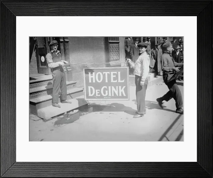 Framed Print : Moving Hotel de Gink, between c1910 and c1915. Creator: Bain News Service Framed Print : Moving Hotel de Gink, between c1910 and c1915. Creator: Bain News Service