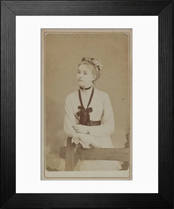 Framed Print : Portrait of the actress Gabrielle Réjane (1856-1920), c1880. Creator: Photo studio Bacard Fils () Framed Print : Portrait of the actress Gabrielle Réjane (1856-1920), c1880. Creator: Photo studio Bacard Fils ()