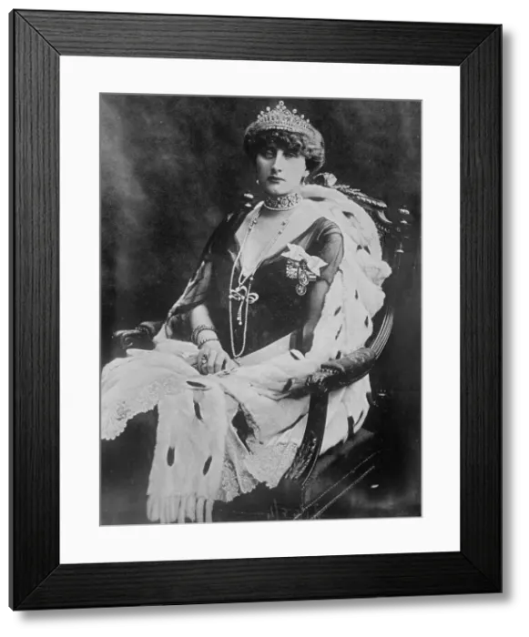 Framed Print : Wife of Ex-King Manuel of Port. between c1910 and c1915. Creator: Bain News Service Framed Print : Wife of Ex-King Manuel of Port. between c1910 and c1915. Creator: Bain News Service