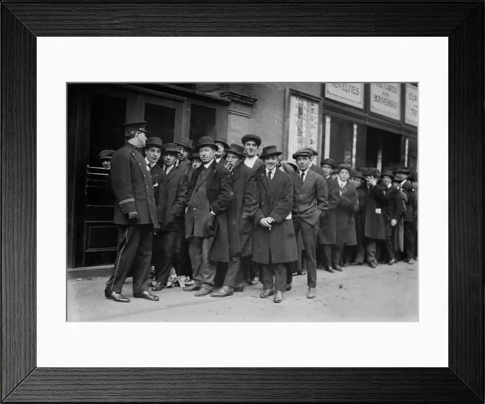 Framed Print : Metropolitan Opera House, between c1910 and c1915. Creator: Bain News Service Framed Print : Metropolitan Opera House, between c1910 and c1915. Creator: Bain News Service