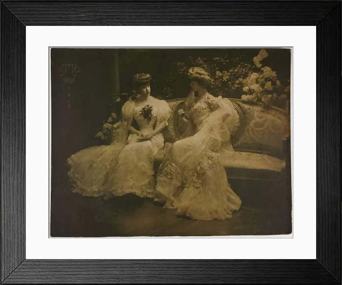Framed Print : Portrait de la comtesse Greffulhe (1860-1952) et de sa fille Elaine, 1908. Creator: Wegener; Otto (1849-1924) Framed Print : Portrait de la comtesse Greffulhe (1860-1952) et de sa fille Elaine, 1908. Creator: Wegener; Otto (1849-1924)