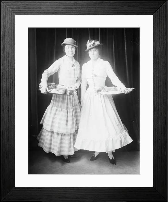 Framed Print : (Mrs. H. Kinnicutt) Mrs. Fuller Potter, Mrs. H.W. Howe, 1915. Creator: Bain News Service Framed Print : (Mrs. H. Kinnicutt) Mrs. Fuller Potter, Mrs. H.W. Howe, 1915. Creator: Bain News Service