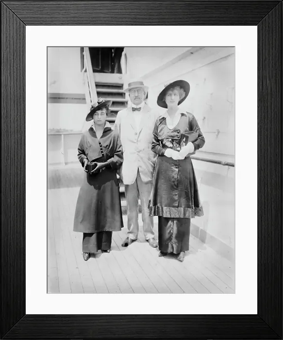 Framed Print : Helen Williams, R.A.C. Smith, Mrs. Kerner Easton (Margaret Smith), 1914. Creator: Bain News Service Framed Print : Helen Williams, R.A.C. Smith, Mrs. Kerner Easton (Margaret Smith), 1914. Creator: Bain News Service