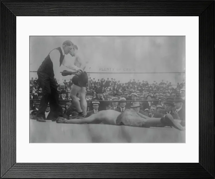 Framed Print : Geo. Chip k.o.'s Billy Murray, between c1910 and c1915. Creator: Bain News Service Framed Print : Geo. Chip k.o.'s Billy Murray, between c1910 and c1915. Creator: Bain News Service