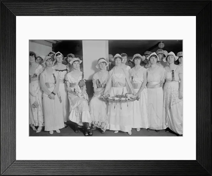 Framed Print : Toy sellers, Biltmore, between c1910 and c1915. Creator: Bain News Service Framed Print : Toy sellers, Biltmore, between c1910 and c1915. Creator: Bain News Service