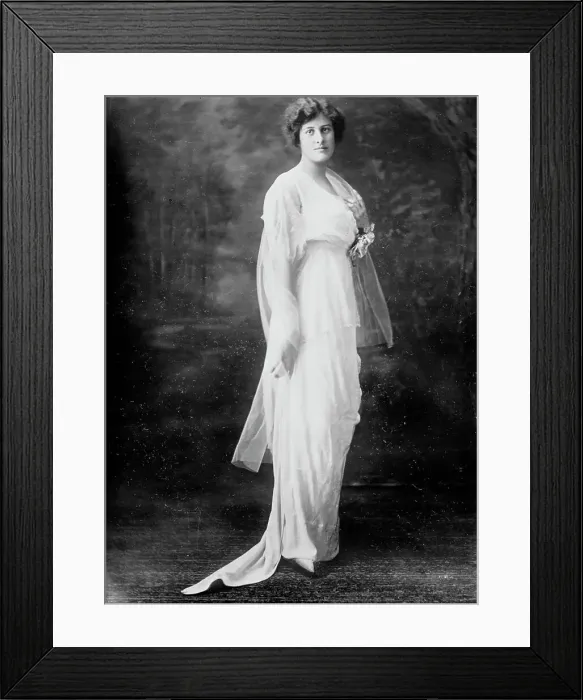 Framed Print : (Marjorie A. Vreeland) Mrs. G.E. Von Gal, between c1910 and c1915. Creator: Bain News Service Framed Print : (Marjorie A. Vreeland) Mrs. G.E. Von Gal, between c1910 and c1915. Creator: Bain News Service