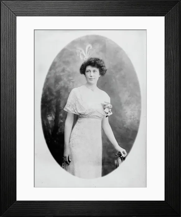 Framed Print : Mrs. Gordon Knox Bell, between c1910 and c1915. Creator: Bain News Service Framed Print : Mrs. Gordon Knox Bell, between c1910 and c1915. Creator: Bain News Service