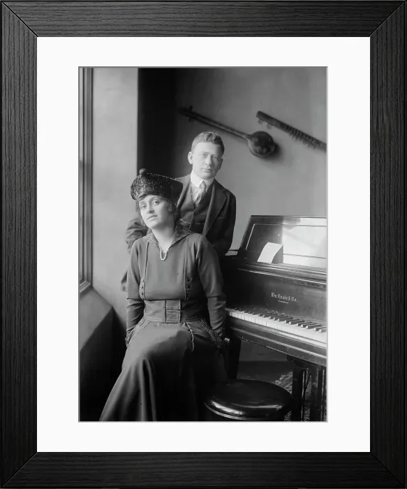 Framed Print : Alma Gluck & Efrem Zimbalist, 1917. Creator: Bain News Service Framed Print : Alma Gluck & Efrem Zimbalist, 1917. Creator: Bain News Service