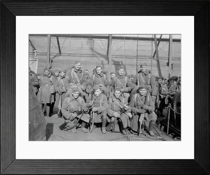 Framed Print : Soldiers, between c1915 and c1920. Creator: Bain News Service Framed Print : Soldiers, between c1915 and c1920. Creator: Bain News Service