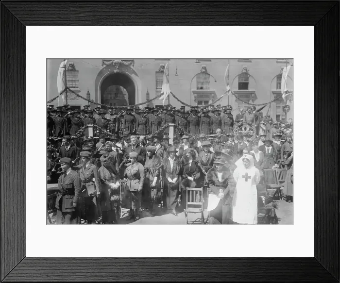 Framed Print : Victory Loan Crowd, between c1915 and c1920. Creator: Bain News Service Framed Print : Victory Loan Crowd, between c1915 and c1920. Creator: Bain News Service