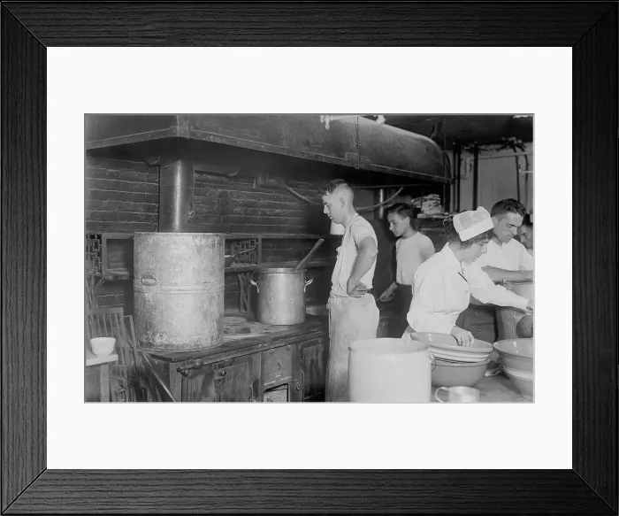 Framed Print : Teaching army cooks, Pratt Institute, 1917. Creator: Bain News Service Framed Print : Teaching army cooks, Pratt Institute, 1917. Creator: Bain News Service