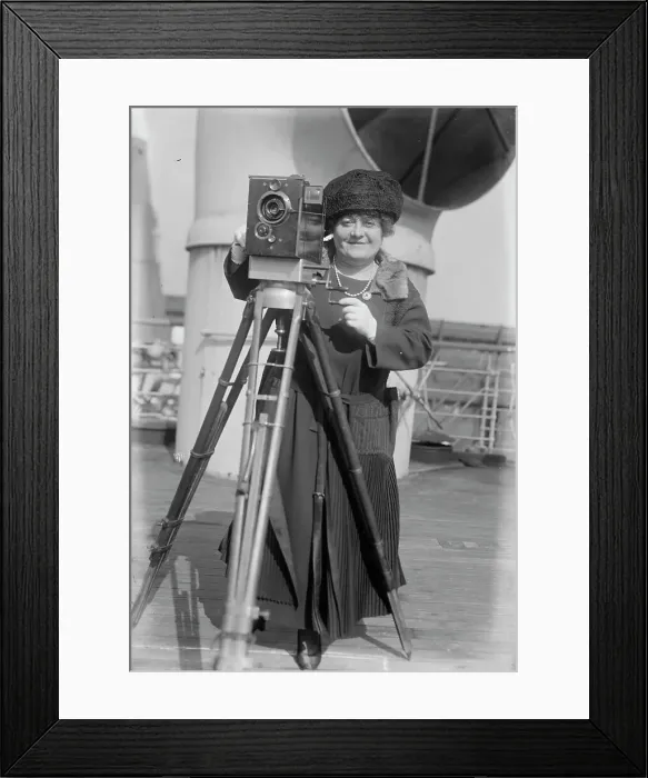 Framed Print : Luisa Tetrazzini, between c1915 and c1920. Creator: Bain News Service Framed Print : Luisa Tetrazzini, between c1915 and c1920. Creator: Bain News Service
