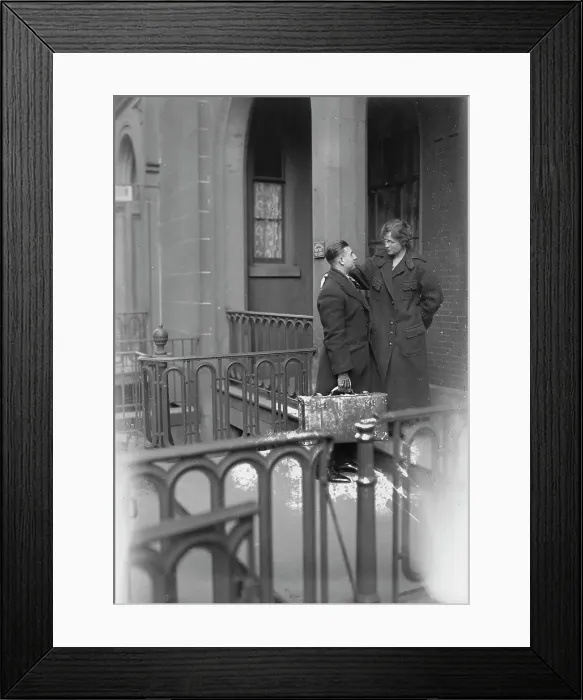 Framed Print : Sailor's farewell, between c1915 and c1920. Creator: Bain News Service Framed Print : Sailor's farewell, between c1915 and c1920. Creator: Bain News Service