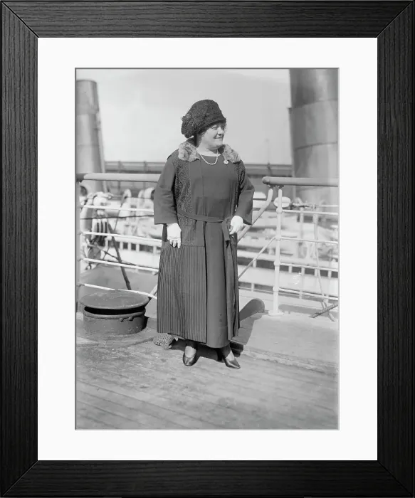 Framed Print : Luisa Tetrazzini, between c1915 and c1920. Creator: Bain News Service Framed Print : Luisa Tetrazzini, between c1915 and c1920. Creator: Bain News Service