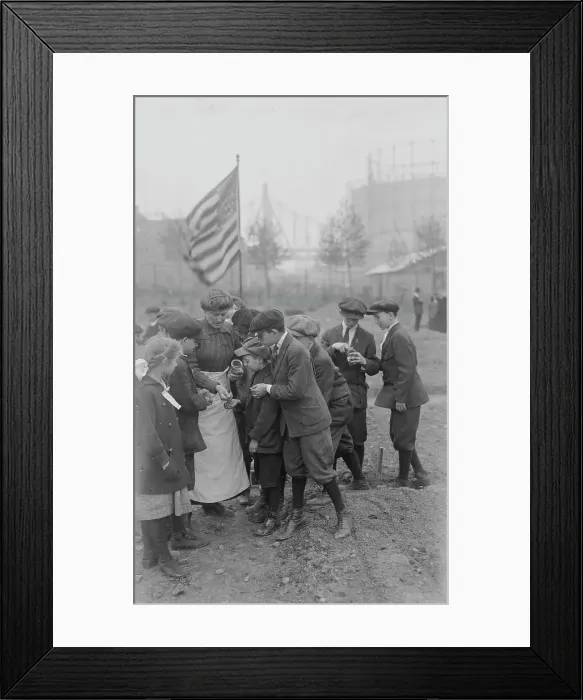 Framed Print : Seed distribution, Rockefeller Garden, 1917. Creator: Bain News Service Framed Print : Seed distribution, Rockefeller Garden, 1917. Creator: Bain News Service
