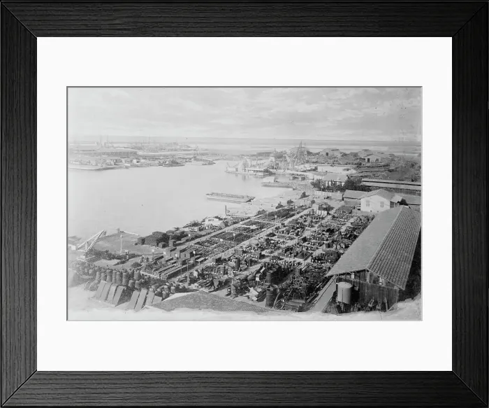 Framed Print : At Suez, between c1914 and c1915. Creator: Bain News Service Framed Print : At Suez, between c1914 and c1915. Creator: Bain News Service