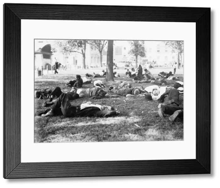 Framed Print : Battery Park on hot day, between c1910 and c1915. Creator: Bain News Service Framed Print : Battery Park on hot day, between c1910 and c1915. Creator: Bain News Service