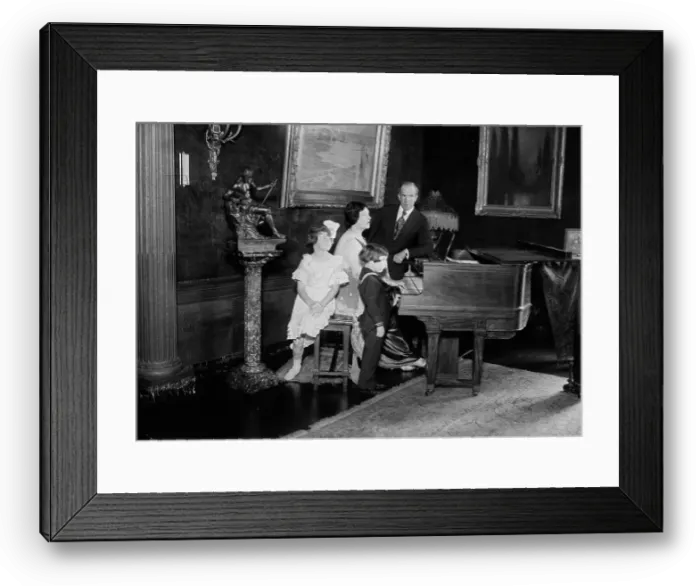 Framed Print : Blackton family, between c1915 and c1920. Creator: Bain News Service Framed Print : Blackton family, between c1915 and c1920. Creator: Bain News Service