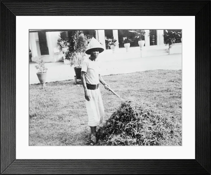 Framed Print : Chinese laborer, Java, between c1915 and c1920. Creator: Bain News Service Framed Print : Chinese laborer, Java, between c1915 and c1920. Creator: Bain News Service