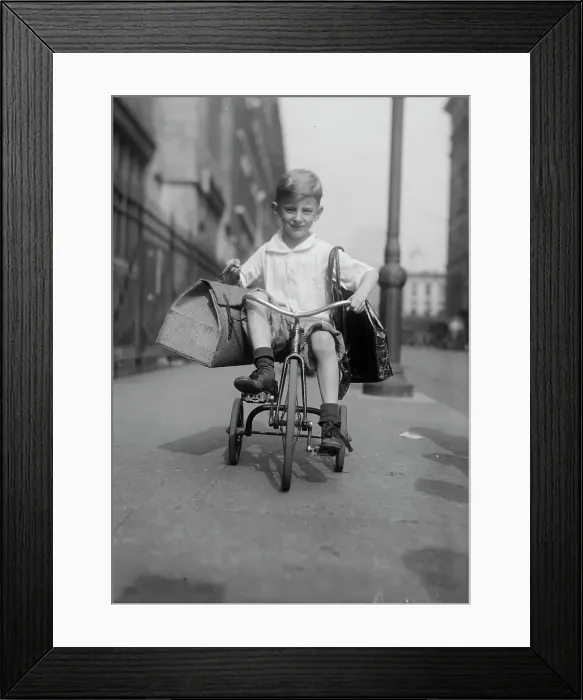 Framed Print : After food sale, between c1915 and c1920. Creator: Bain News Service Framed Print : After food sale, between c1915 and c1920. Creator: Bain News Service