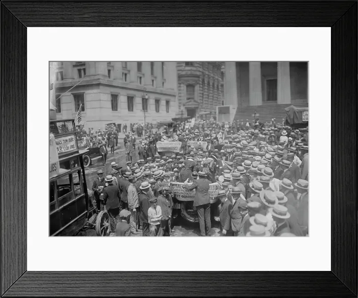 Framed Print : Chorus girls in Wall St. between c1915 and c1920. Creator: Bain News Service Framed Print : Chorus girls in Wall St. between c1915 and c1920. Creator: Bain News Service