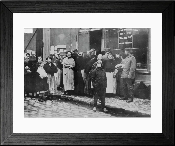 Framed Print : Feeding poor in Noyon, between c1915 and c1920. Creator: Bain News Service Framed Print : Feeding poor in Noyon, between c1915 and c1920. Creator: Bain News Service