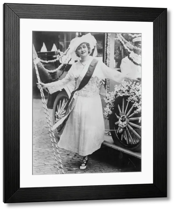 Framed Print : Gaby Deslys, between c1910 and c1915. Creator: Bain News Service Framed Print : Gaby Deslys, between c1910 and c1915. Creator: Bain News Service