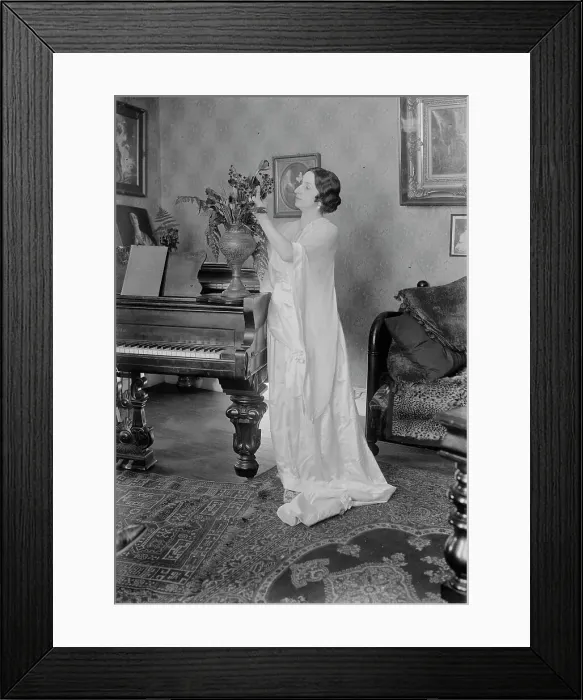 Framed Print : Galli-Curci, 1917. Creator: Bain News Service Framed Print : Galli-Curci, 1917. Creator: Bain News Service