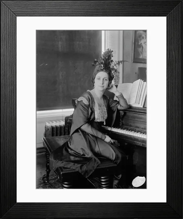 Framed Print : Galli-Curci, between c1915 and c1920. Creator: Bain News Service Framed Print : Galli-Curci, between c1915 and c1920. Creator: Bain News Service