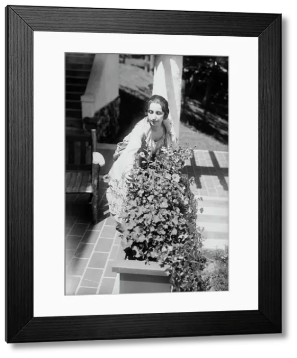 Framed Print : Galli-Curci, between c1915 and c1920. Creator: Bain News Service Framed Print : Galli-Curci, between c1915 and c1920. Creator: Bain News Service
