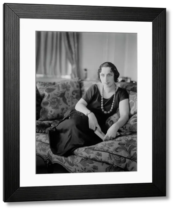 Framed Print : Amelita Galli-Curci, between c1915 and c1920. Creator: Bain News Service Framed Print : Amelita Galli-Curci, between c1915 and c1920. Creator: Bain News Service