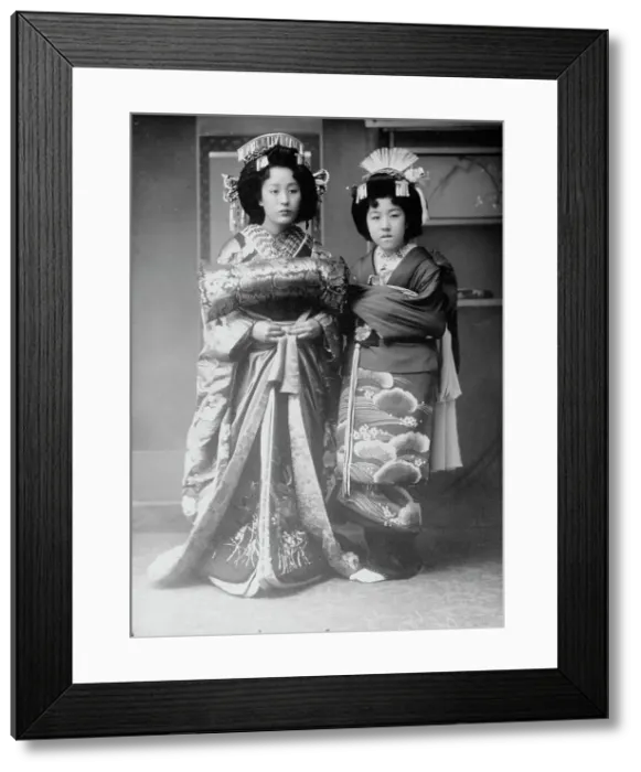 Framed Print : Geisha girls, between c1915 and c1920. Creator: Bain News Service Framed Print : Geisha girls, between c1915 and c1920. Creator: Bain News Service