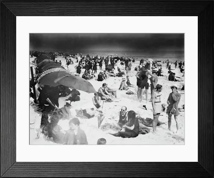 Framed Print : Long Beach, between c1910 and c1915. Creator: Bain News Service