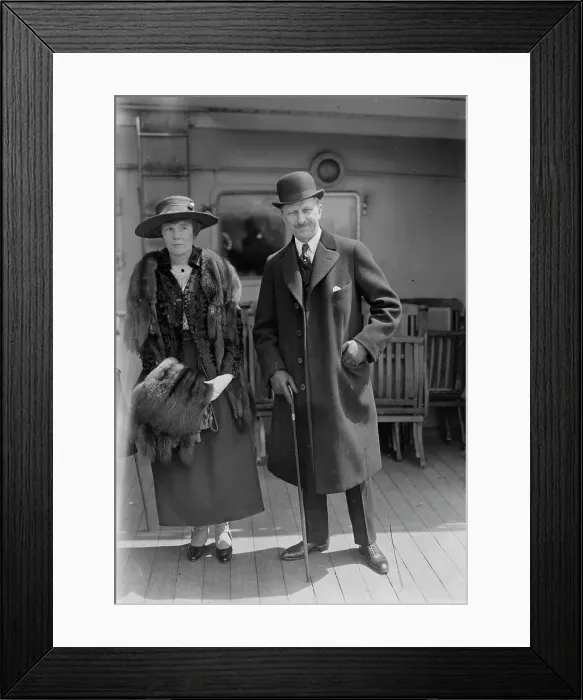 Framed Print : Charles Hamilton Sabin & wife Pauline Morton Sabin, between c1915 and c1920. Creator: Bain News Service Framed Print : Charles Hamilton Sabin & wife Pauline Morton Sabin, between c1915 and c1920. Creator: Bain News Service