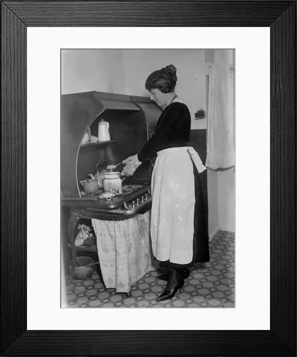 Framed Print : Hulda Lashanska, between c1915 and c1920. Creator: Bain News Service Framed Print : Hulda Lashanska, between c1915 and c1920. Creator: Bain News Service
