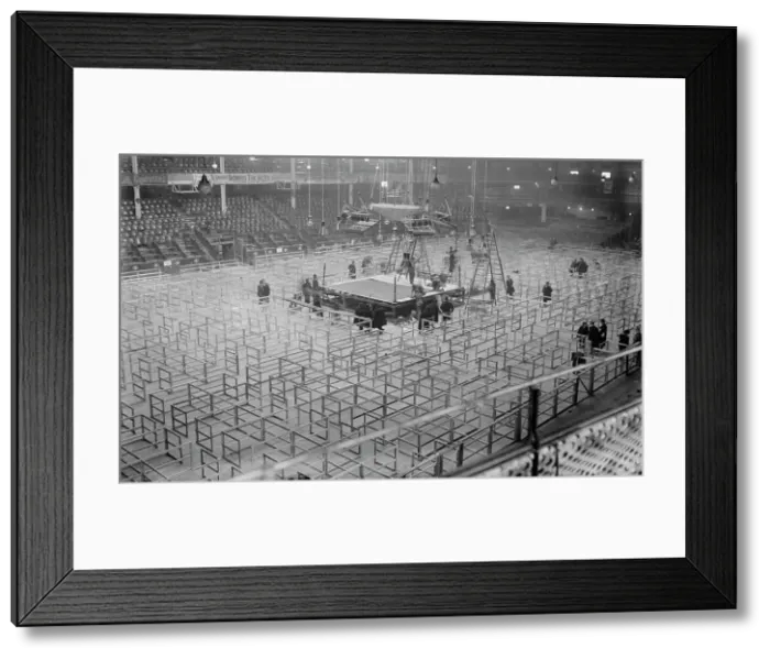 Framed Print : Arranging Madison Square Garden for Frank Moran and Jess Willard fight, 1916. Creator: Bain News Service Framed Print : Arranging Madison Square Garden for Frank Moran and Jess Willard fight, 1916. Creator: Bain News Service
