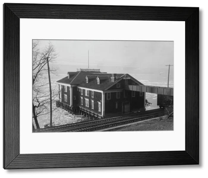 Framed Print : Barnard College Canteen, 1918. Creator: Bain News Service Framed Print : Barnard College Canteen, 1918. Creator: Bain News Service