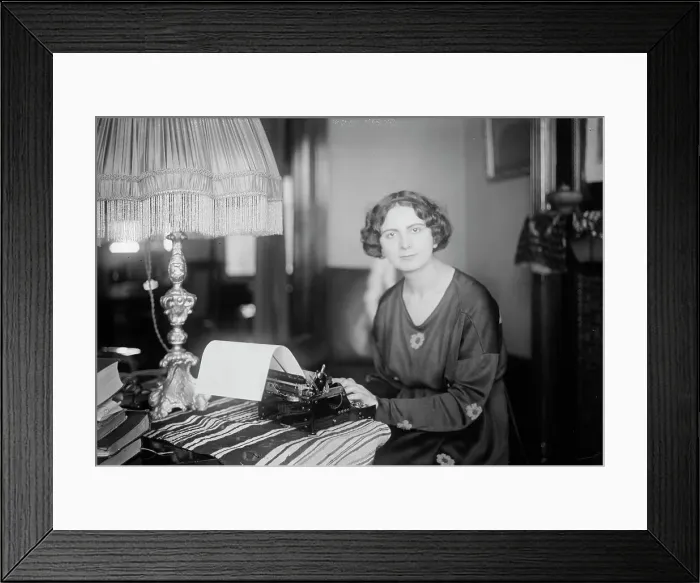Framed Print : Raymonde Delaunois, between c1915 and c1920. Creator: Bain News Service Framed Print : Raymonde Delaunois, between c1915 and c1920. Creator: Bain News Service