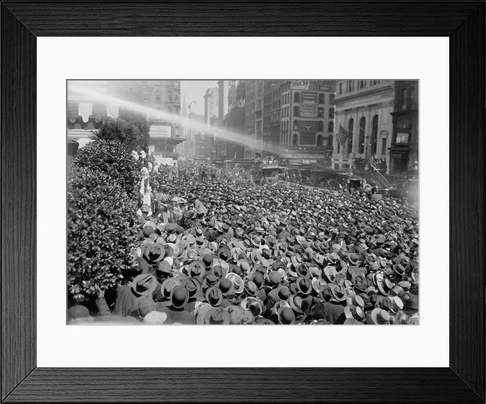 Framed Print : Geraldine Farrar, 1918. Creator: Bain News Service Framed Print : Geraldine Farrar, 1918. Creator: Bain News Service
