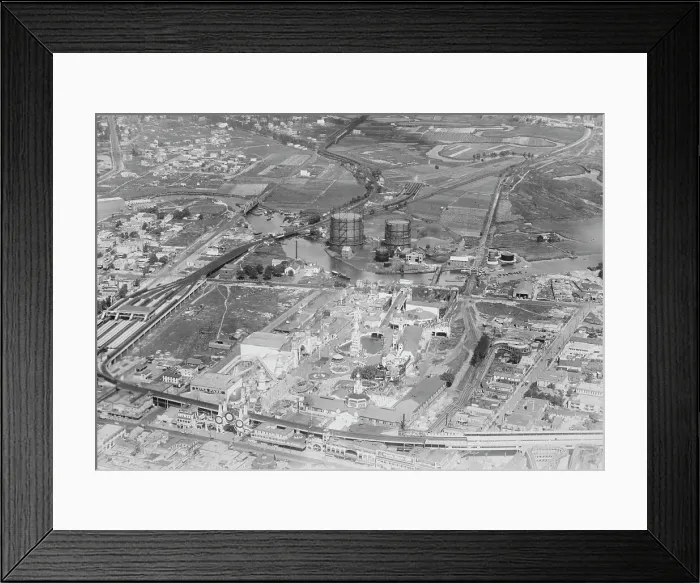 Framed Print : Coney Island, between c1915 and c1920. Creator: Bain News Service Framed Print : Coney Island, between c1915 and c1920. Creator: Bain News Service