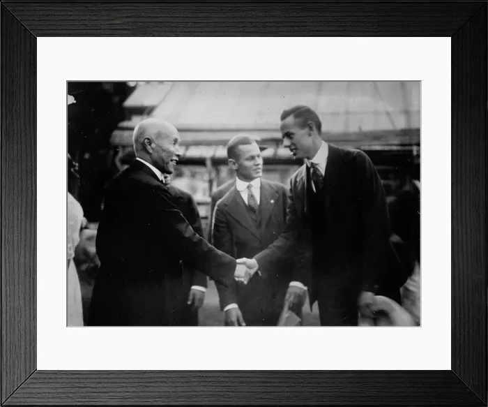 Framed Print : Count Okuma welcomes Paul Des Jardien of Chicago baseball team, 11 / 18 / 15, 1915. Creator: Bain News Service Framed Print : Count Okuma welcomes Paul Des Jardien of Chicago baseball team, 11 / 18 / 15, 1915. Creator: Bain News Service